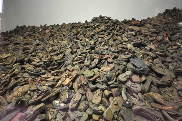 auschwitz_shoes_of_the_murdered_1945