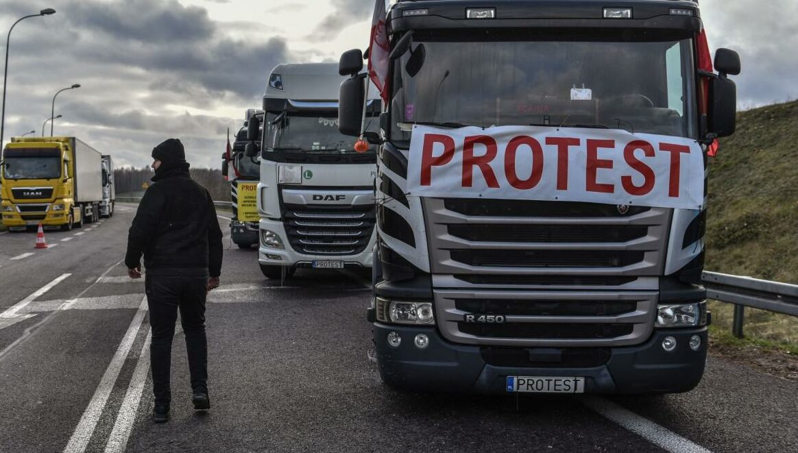 Slovakian Truckers to Join Polish Ones in Blockading the Ukraine