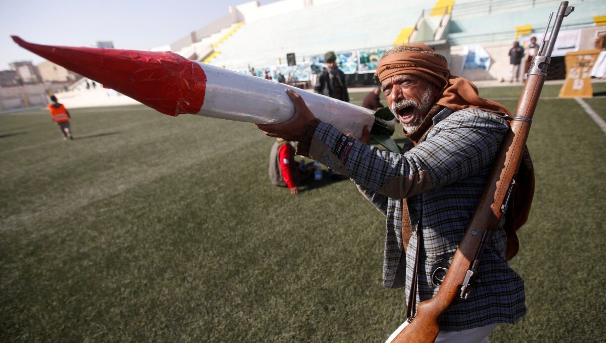 British Petroleum, Major Shipping Companies Start Avoiding Red Sea Because of Houthi Missiles