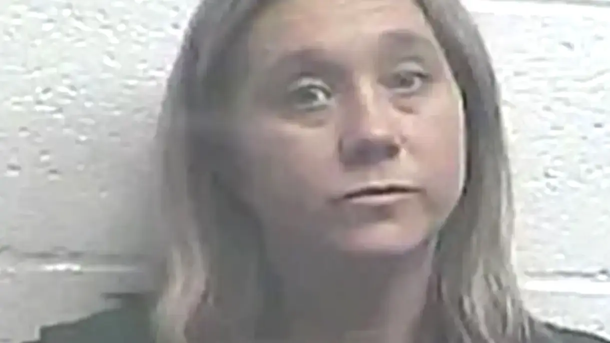 Kentucky: Elementary School Teacher Aide Admits to Sex, Gangbangs with Teens