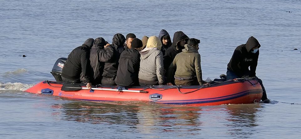 UK: Over 700 Boat Invaders Arrive in 1 Day, No End in Sight